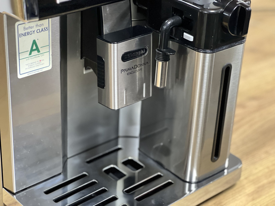 Použitý kávovar DeLonghi ESAM 6904 M PrimaDonna Exclusive