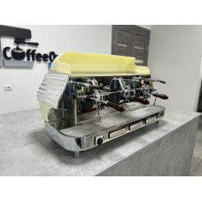 Professionele koffiemachine Elektra Classic Barlume Z1C 3GR voor bars en cafés — gebruikt