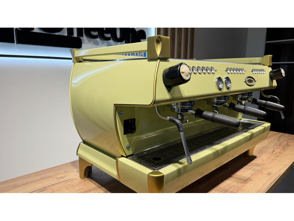 Professionele koffiemachine La Marzocco GB5 3GR tweedehands