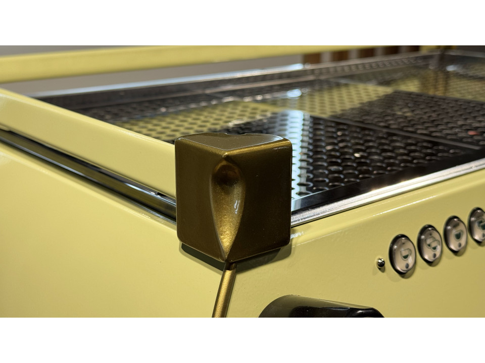Professionele koffiemachine La Marzocco GB5 3GR tweedehands