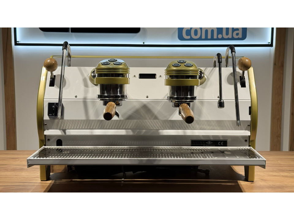 Professionele koffiemachine voor bars en cafés La Marzocco Strada AV 2GR gebruikt