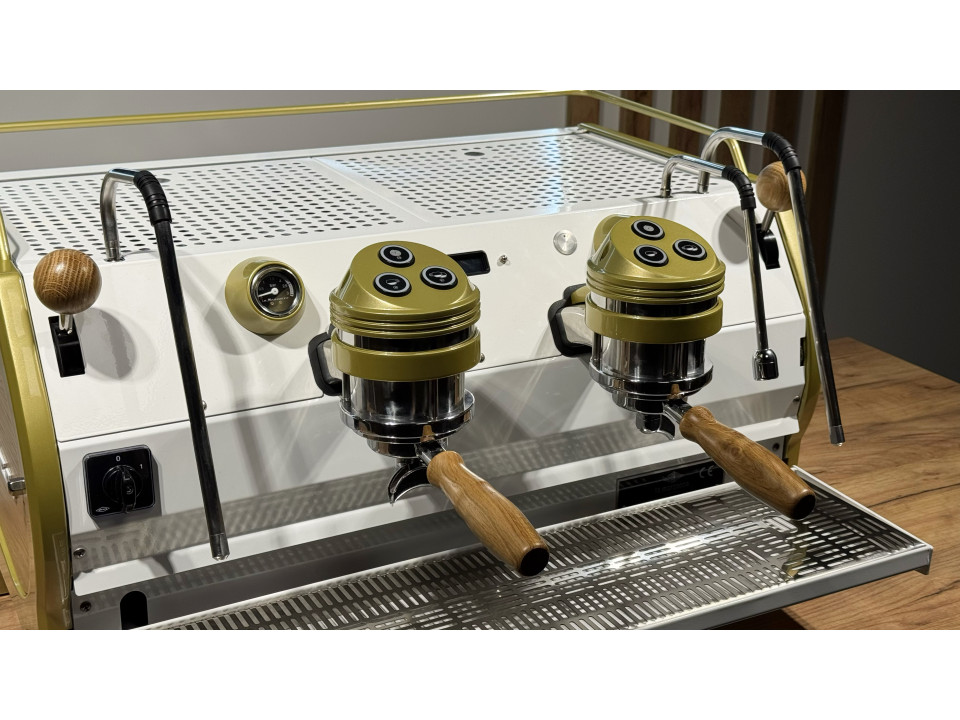 Professionele koffiemachine voor bars en cafés La Marzocco Strada AV 2GR gebruikt