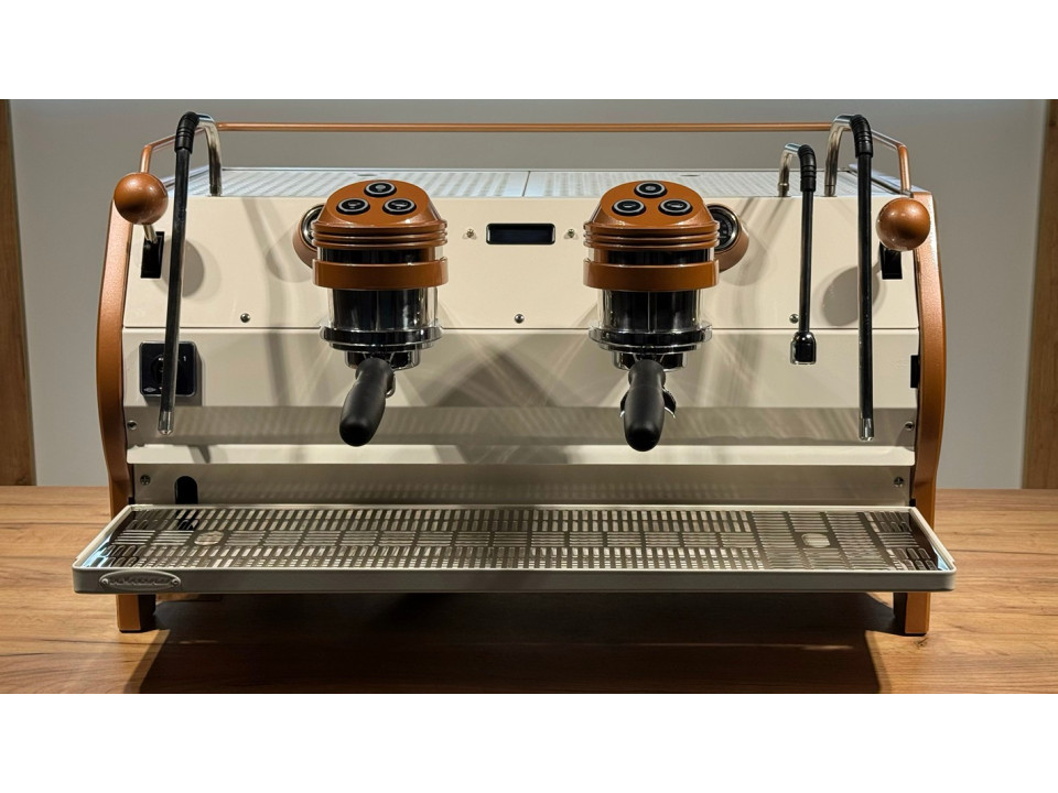 Profesjonalny ekspres do kawy do barów i kawiarni La Marzocco Strada AV 2GR używany