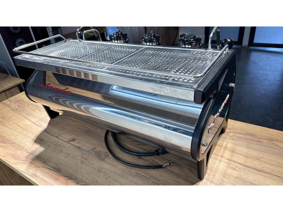 Professionele koffiemachine voor bars en cafés La Marzocco Strada EP 3GR gebruikt