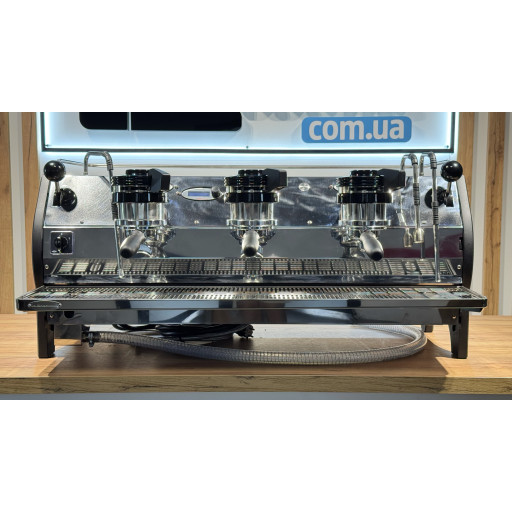 Профессиональная кофемашина La Marzocco Strada EP 3GR — б/у