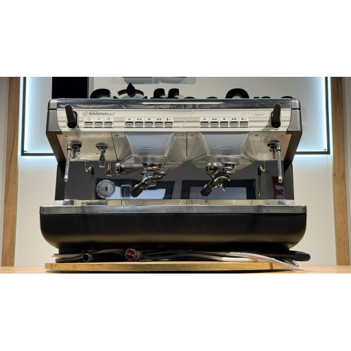Профессиональная кофемашина Nuova Simonelli Appia 2 2GR б/у