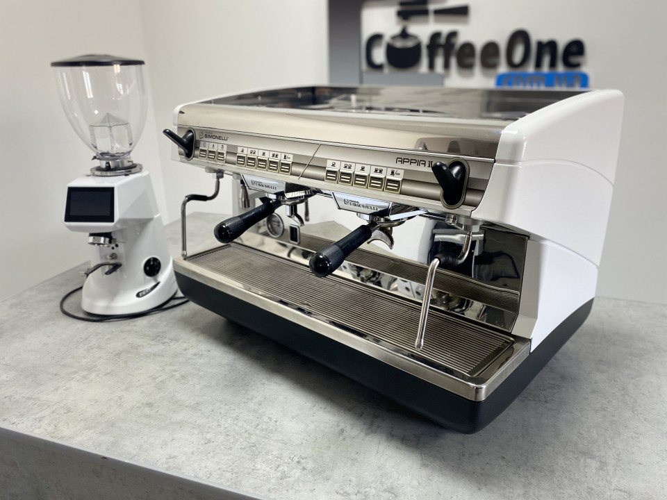 Професионална кафе машина Nuova Simonelli Appia II 2017 б / у