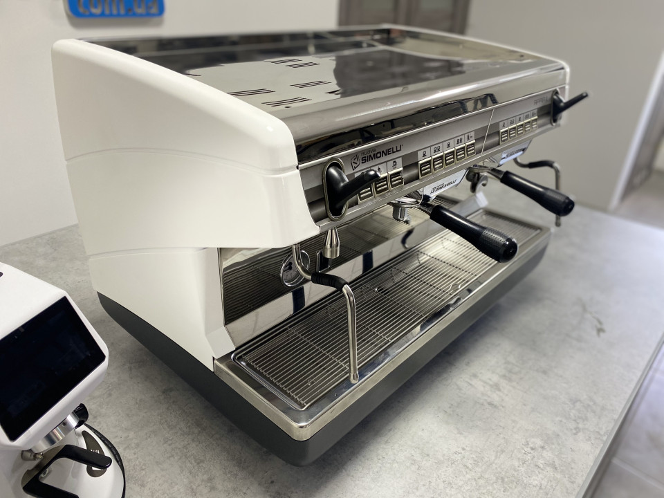 Професионална кафе машина Nuova Simonelli Appia II 2017 б / у