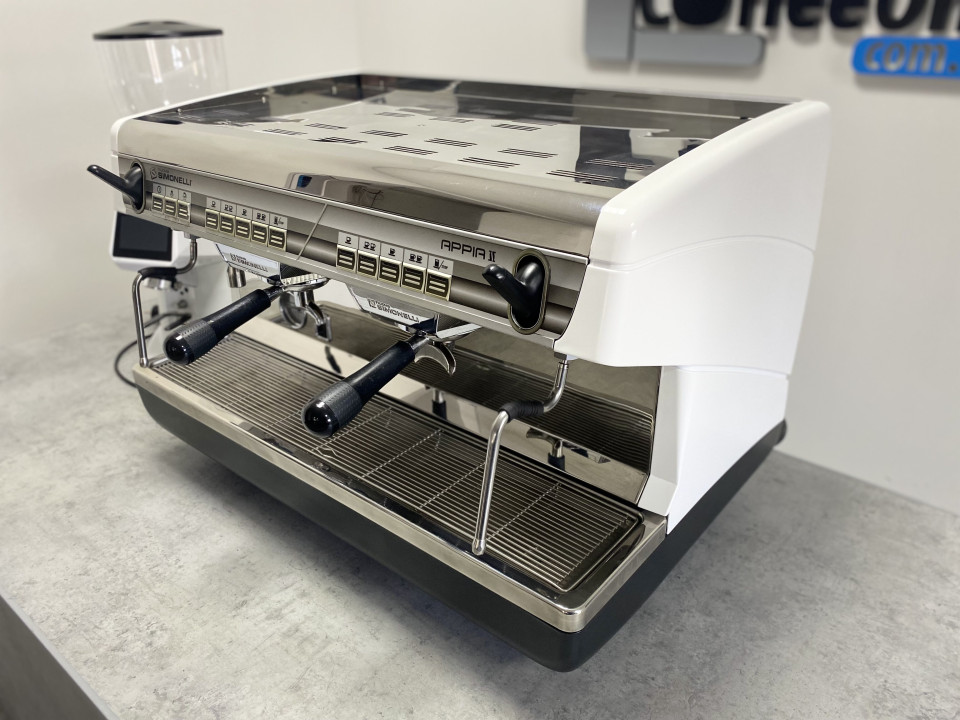 Професионална кафе машина Nuova Simonelli Appia II 2017 б / у