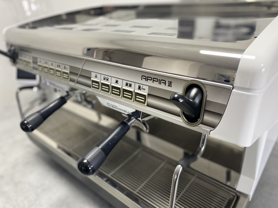 Професионална кафе машина Nuova Simonelli Appia II 2017 б / у