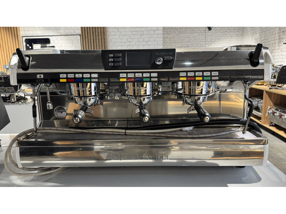 Professionele koffiemachine voor bars en cafés Nuova Simonelli Aurelia 3GR gebruikt