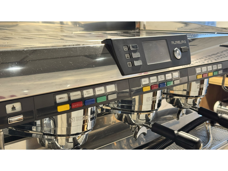 Professionele koffiemachine voor bars en cafés Nuova Simonelli Aurelia 3GR gebruikt