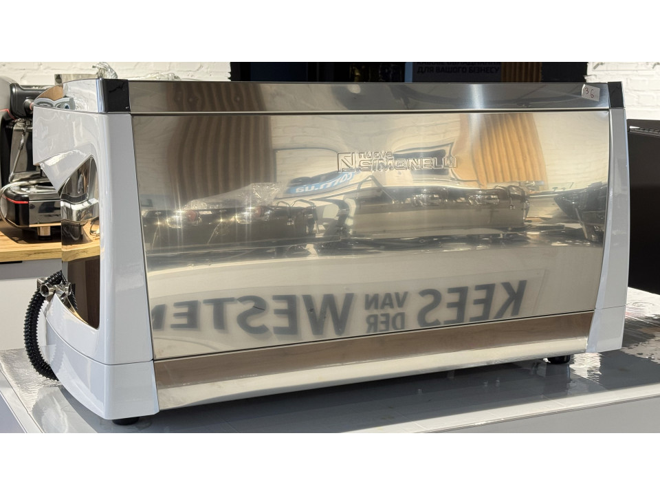 Professionele koffiemachine voor bars en cafés Nuova Simonelli Aurelia 3GR gebruikt