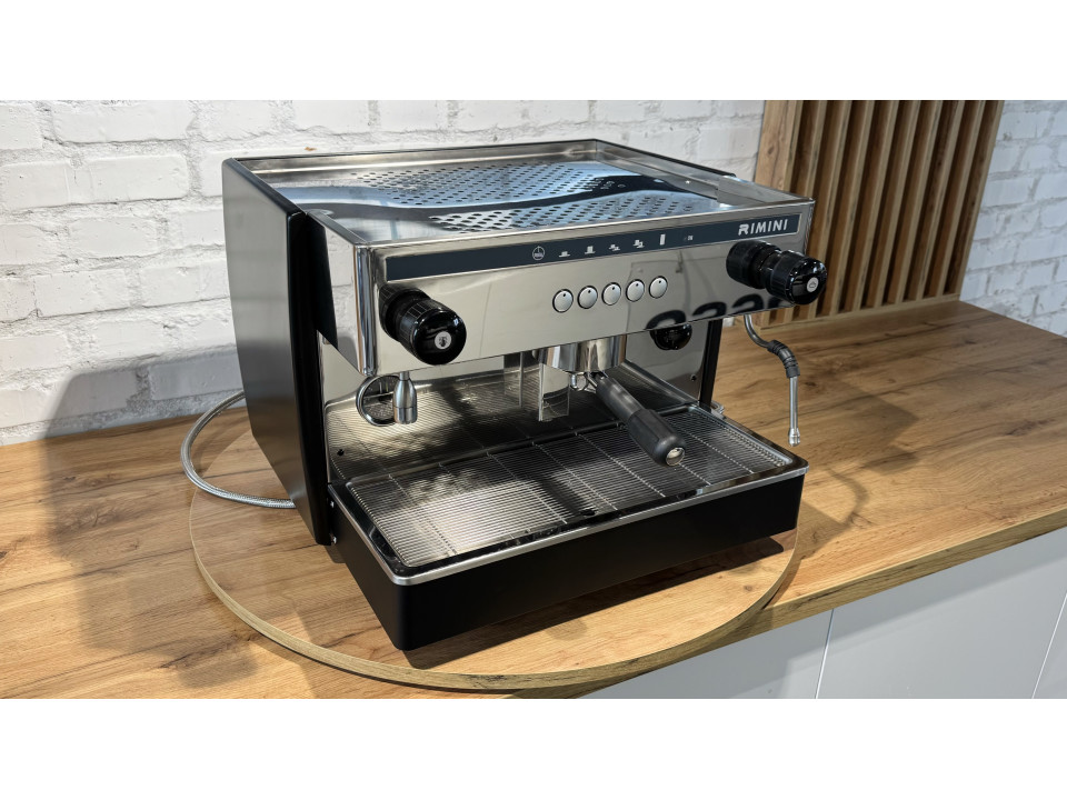 Aparat de cafea profesional pentru baruri si cafenele Quality Espresso Futurmat Rimini 1GR folosit