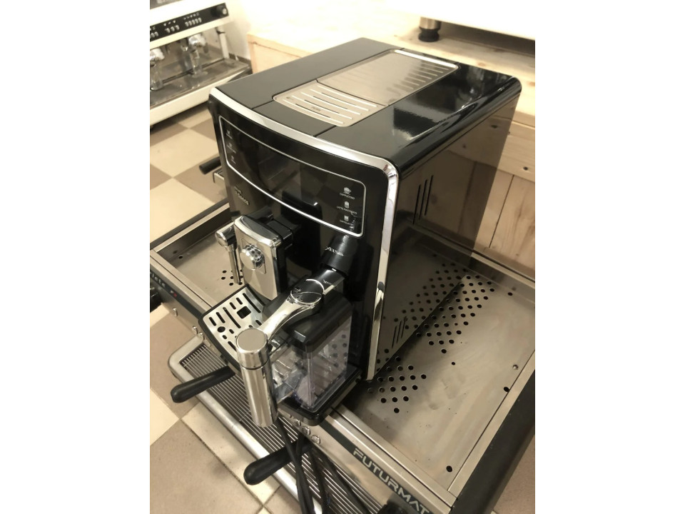 Automatyczny ekspres do kawy z funkcją automatycznego czyszczenia Philips-Saeco Xelsis Class Black
