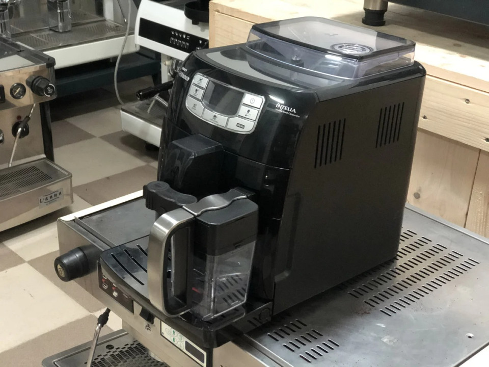 Cafetière automatique avec fonction de nettoyage automatique Saeco Incanto De Luxe