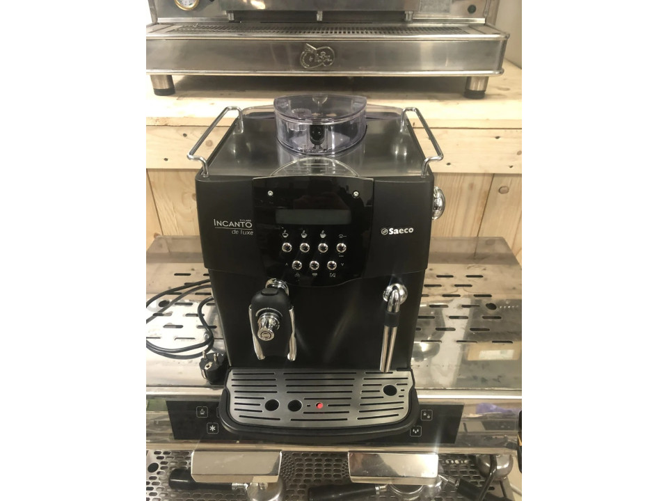 Automatyczny ekspres do kawy z funkcją automatycznego czyszczenia Saeco Incanto De Luxe Black