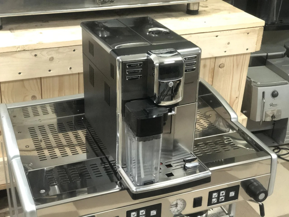 Automatic coffee maker with automatic cleaning function Saeco Incanto One Touch Cappuccino