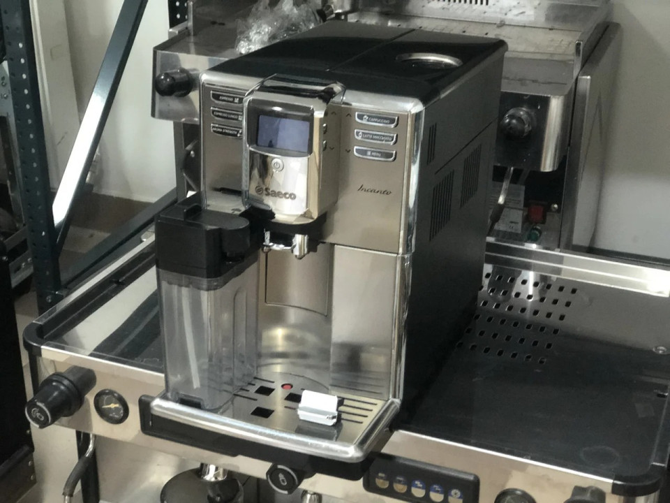 Automatic coffee maker with automatic cleaning function Saeco Incanto One Touch Cappuccino
