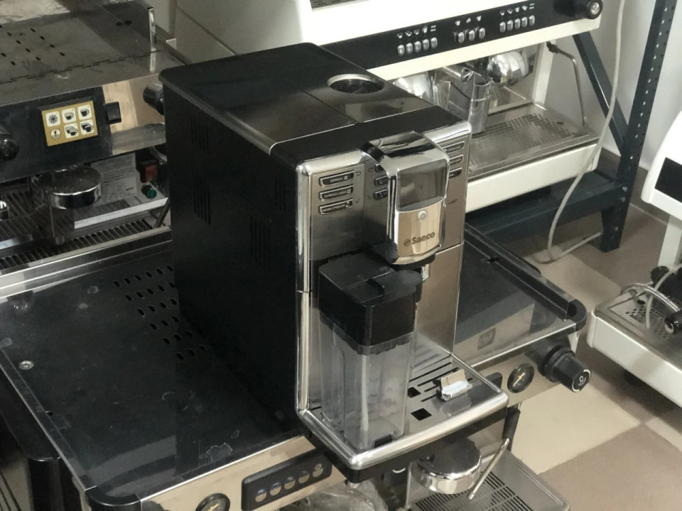 Automatic coffee maker with automatic cleaning function Saeco Incanto One Touch Cappuccino