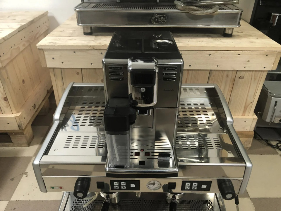 Automatic coffee maker with automatic cleaning function Saeco Incanto One Touch Cappuccino
