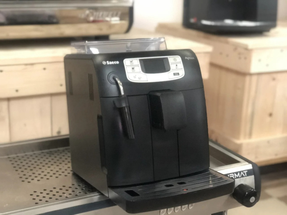 Automata kávéfőző automatikus tisztító funkcióval Saeco Intelia Focus Black