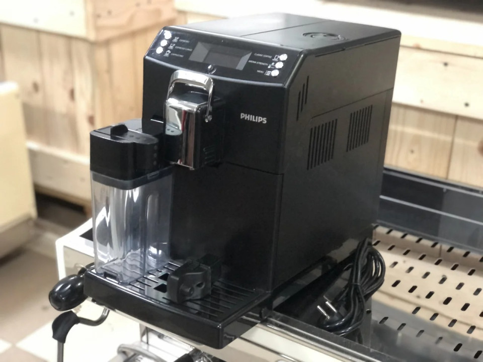 ماكينة صنع القهوة الأوتوماتيكية مع وظيفة التنظيف التلقائي Saeco Minuto 4000 One Touch Cappuccino