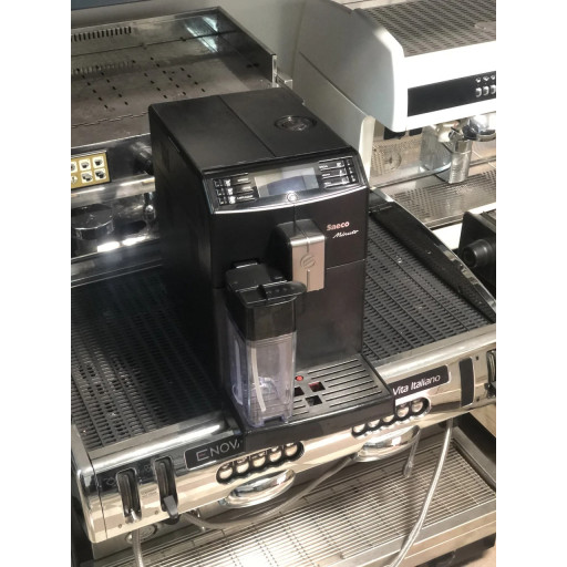 Automata kávéfőző Saeco Minuto One Touch Cappuccino automata tisztító funkcióval — használt