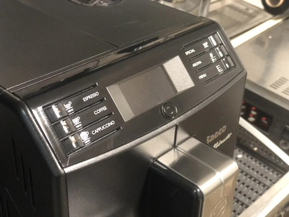 Automatický kávovar Saeco Minuto One Touch Cappuccino s funkciou automatického čistenia