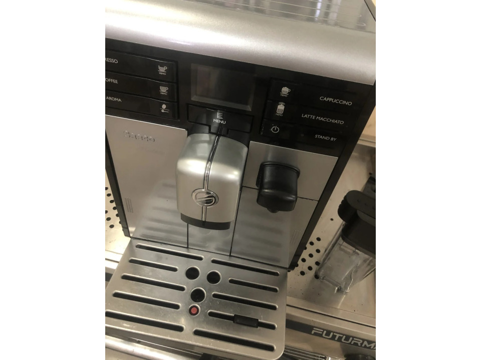 Automatický kávovar Saeco Moltio Grey One Touch Cappuccino s funkcí automatického čištění