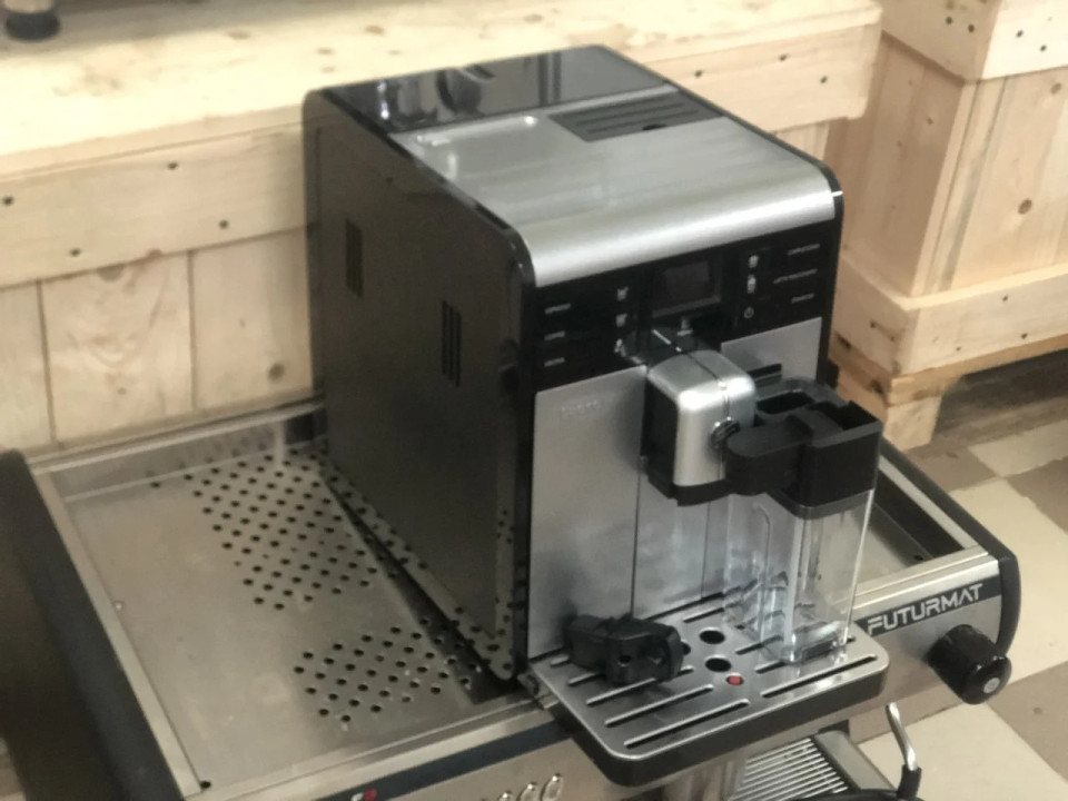Automatický kávovar Saeco Moltio Grey One Touch Cappuccino s funkcí automatického čištění