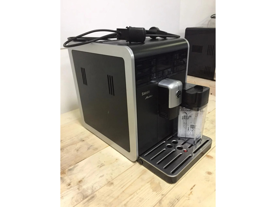 ماكينة صنع القهوة الأوتوماتيكية Saeco Moltio One Touch Cappuccino مع وظيفة التنظيف التلقائي
