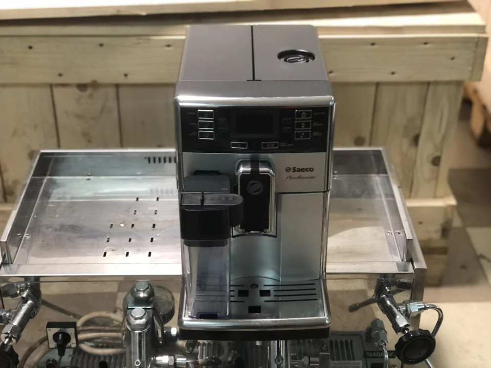 Автоматическая кофемашина с функцией автоматической очистки Saeco PicoBaristo