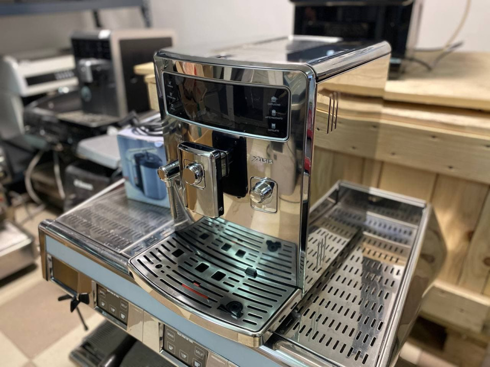 Filtrul de cafea automat Saeco Xelsis Digital cu functie de curatare automata