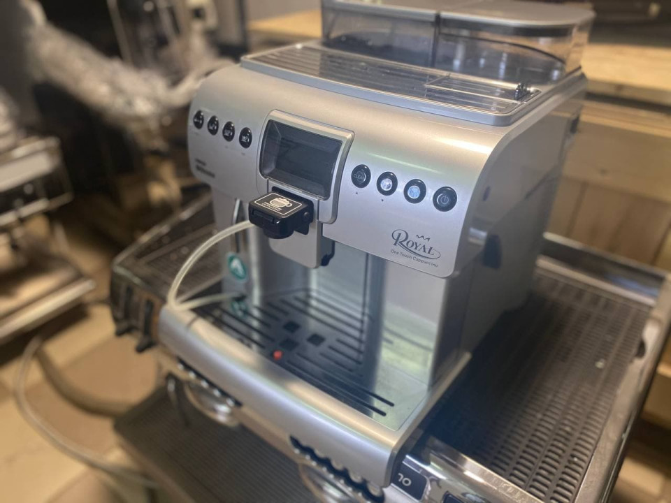 Автоматическая кофемашина с функцией автоматической очистки Saeco Royal One Touch Cappuccino