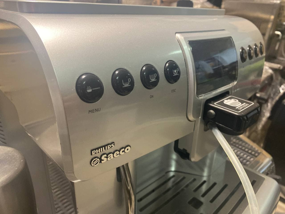 Автоматическая кофемашина с функцией автоматической очистки Saeco Royal One Touch Cappuccino