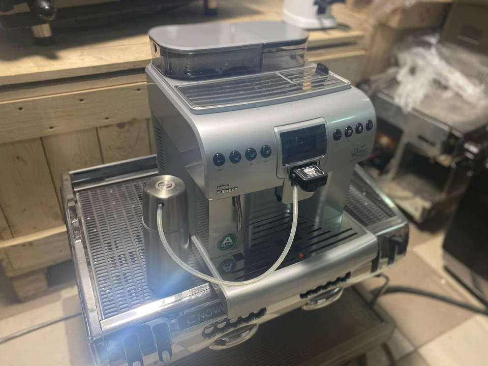 Автоматическая кофемашина с функцией автоматической очистки Saeco Royal One Touch Cappuccino