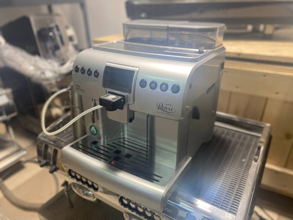Автоматическая кофемашина с функцией автоматической очистки Saeco Royal One Touch Cappuccino