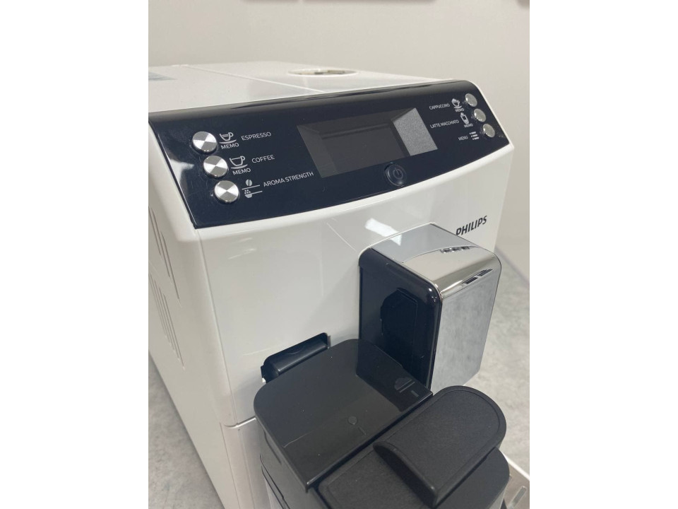 Automatický kávovar s funkcí automatického čištění Saeco Minuto One Touch Cappuccino White