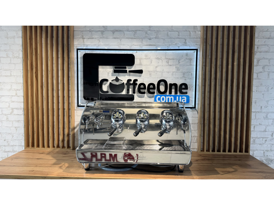 Professionele koffiemachine Victoria Arduino Adonis 3GR gebruikt
