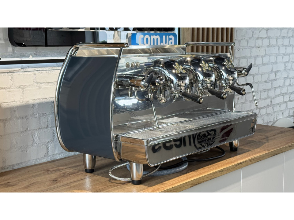 Professionele koffiemachine Victoria Arduino Adonis 3GR gebruikt