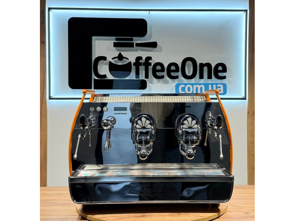 Professionele koffiemachine Victoria Arduino Adonis 2GR gebruikt