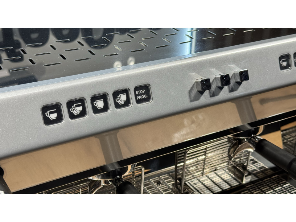 Профессиональная кофемашина для баров и кафе Wega IO 2GR б/у