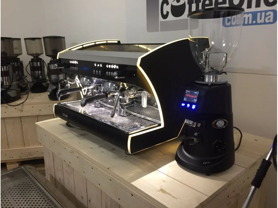 Професионална кафе машина за барове и кафенета Wega Polaris EVD втора употреба