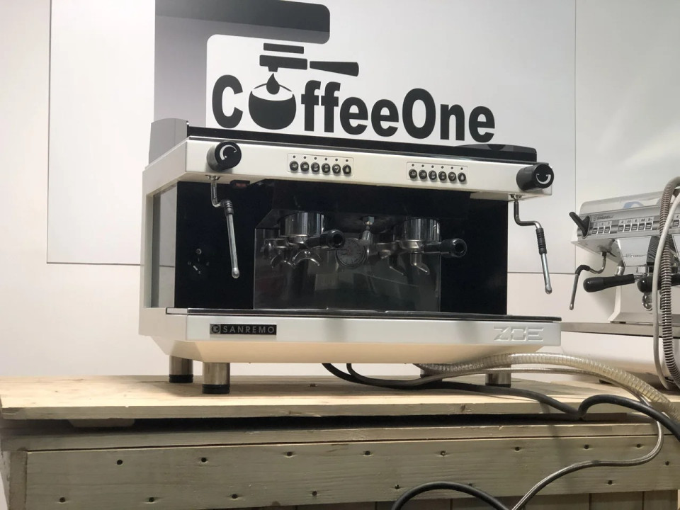 Професионална кафе машина за барове и кафенета Sanremo Zoe 2GR
