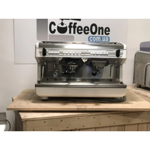 Профессиональная кофемашина Nuova Simonelli Appia Auto II 2GR 2018 для баров и кафе — б/у