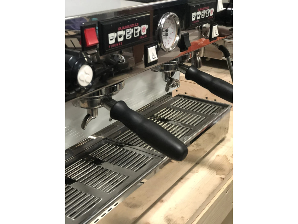 Професионална кафемашина за барове и кафенета La Marzocco Linea Classic 2AV