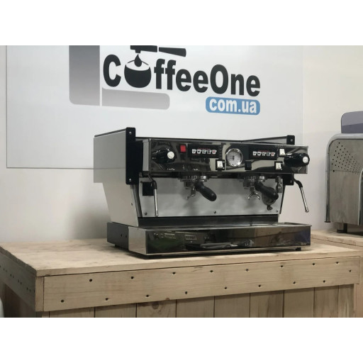 Profesionální kávovar La Marzocco Linea Classic 2AV pro bary a kavárny — použitý