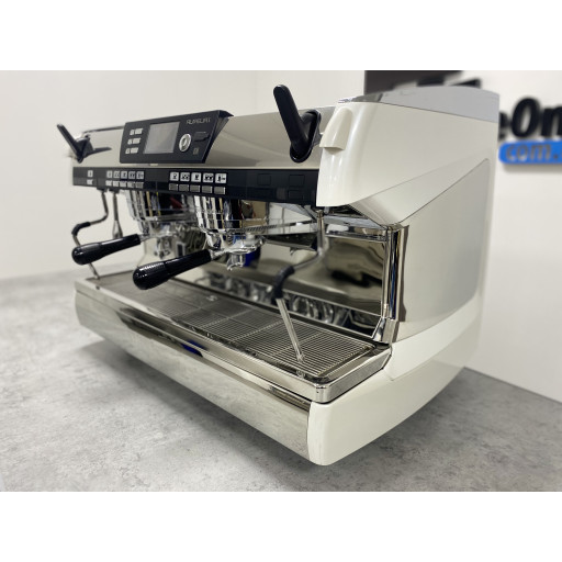 Profesionálny kávovar Nuova Simonelli Aurelia II 2GR V pre bary a kaviarne — použité