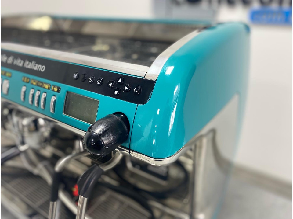 Професионална кафе машина за барове и кафенета La Cimbali M39 Dosatron 1000 